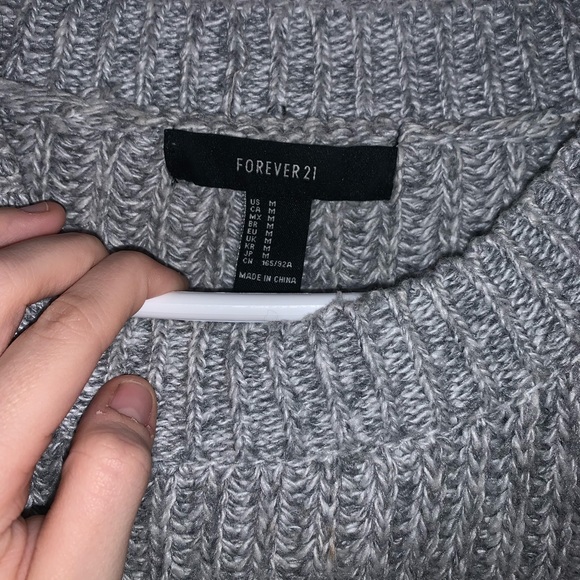 ⭐️HOST PICK⭐️ [M]👚F21 grey knitted cropped sweater - Picture 4 of 6